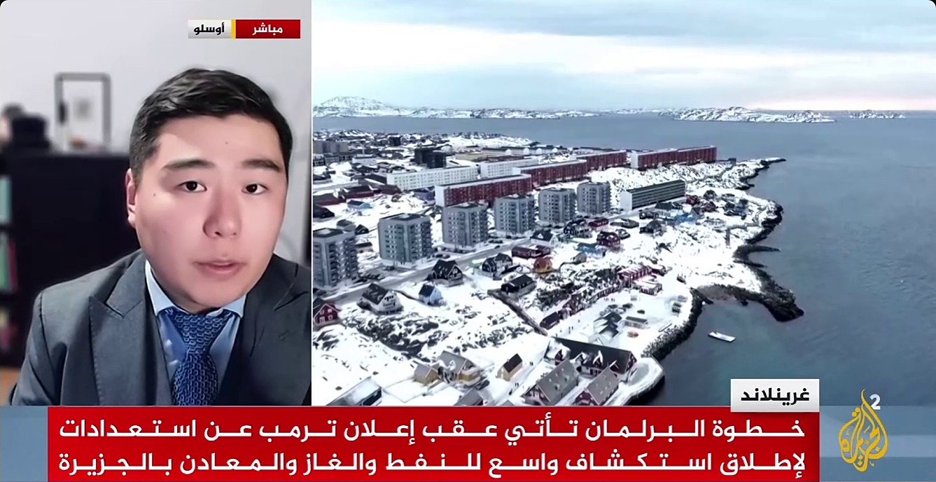 إردم لامازابوف يتحدث للجزيرة 2 إلى جانب لقطة جوية لمدينة نوك عاصمة غرينلاند